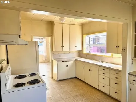 1524 Sheridan Avenue North Bend OR 97459