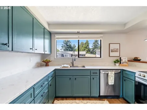 492 W Olympic Street Springfield OR 97477