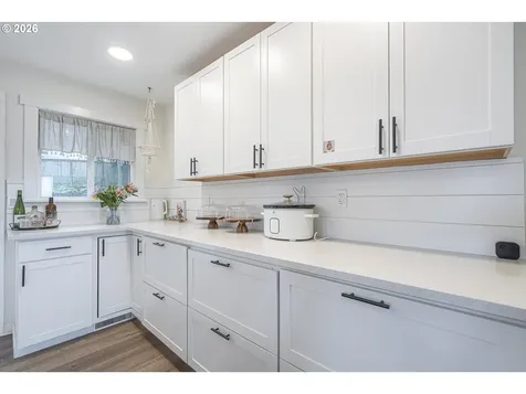 1470 Aerial Way SE Salem OR 97302