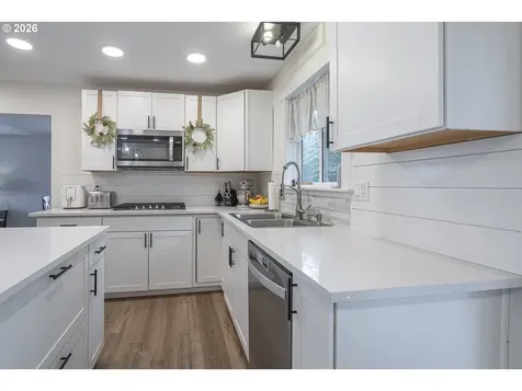 1470 Aerial Way SE Salem OR 97302
