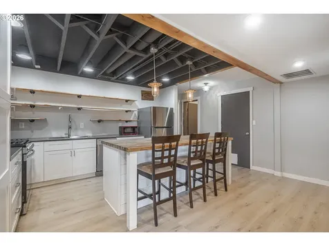 1470 Aerial Way SE Salem OR 97302