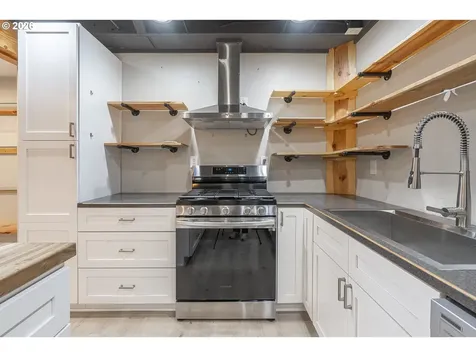 1470 Aerial Way SE Salem OR 97302