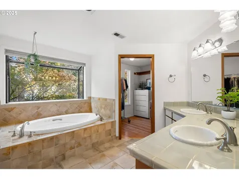 4963 Suntree Lane Lake Oswego OR 97035