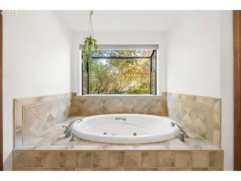 4963 Suntree Lane Lake Oswego OR 97035