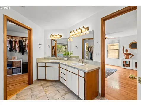 4963 Suntree Lane Lake Oswego OR 97035