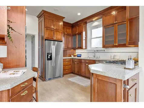 532 SE 69th Avenue Portland OR 97215