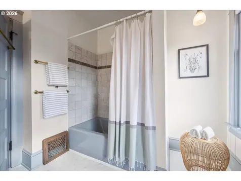 532 SE 69th Avenue Portland OR 97215