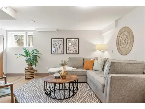 532 SE 69th Avenue Portland OR 97215