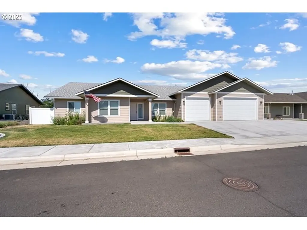 590 SW Cottonwood Drive Hermiston OR 97838