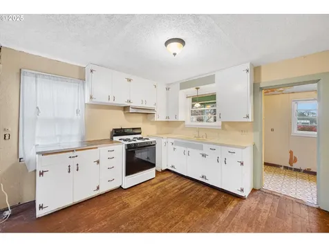 948 SW Maple Street Dallas OR 97338