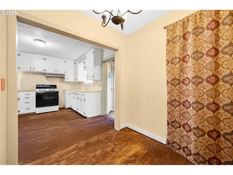 948 SW Maple Street Dallas OR 97338