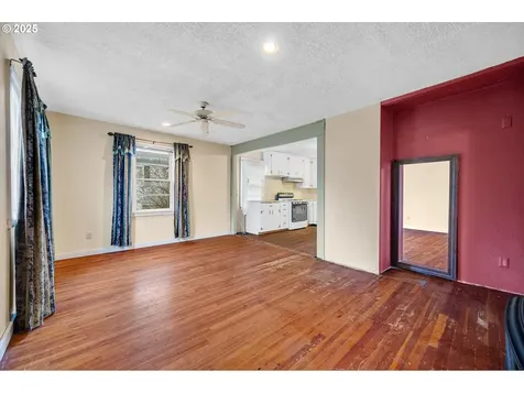 948 SW Maple Street Dallas OR 97338