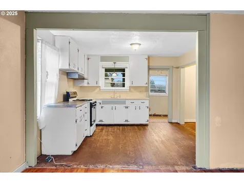 948 SW Maple Street Dallas OR 97338
