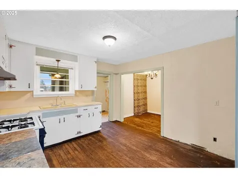 948 SW Maple Street Dallas OR 97338