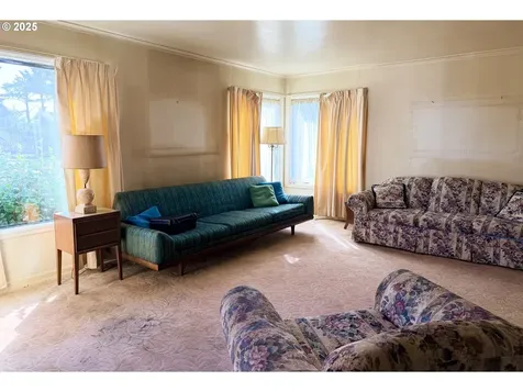 2180 Beach Drive Seaside OR 97138