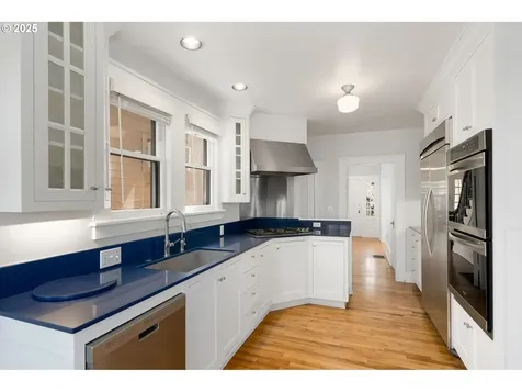1911 SW Myrtle Street Portland OR 97201
