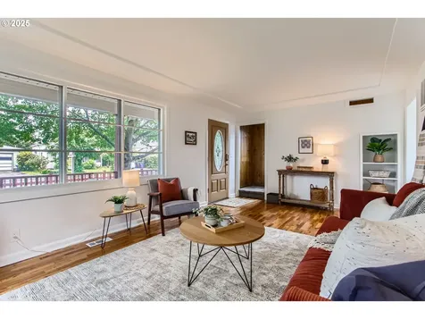 356 W Dartmouth Street Gladstone OR 97027