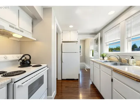 978 S 7th Street Coos Bay OR 97420
