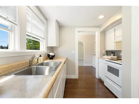 978 S 7th Street Coos Bay OR 97420