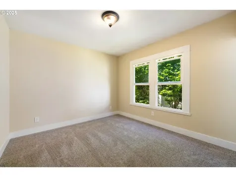 978 S 7th Street Coos Bay OR 97420