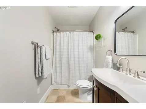 978 S 7th Street Coos Bay OR 97420