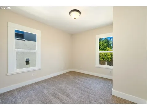978 S 7th Street Coos Bay OR 97420