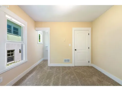 978 S 7th Street Coos Bay OR 97420