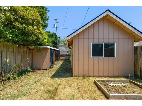 978 S 7th Street Coos Bay OR 97420