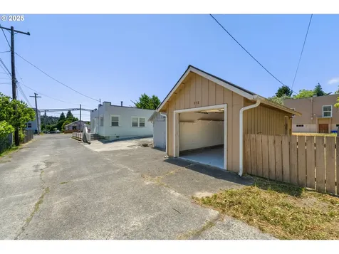978 S 7th Street Coos Bay OR 97420