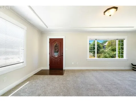 978 S 7th Street Coos Bay OR 97420
