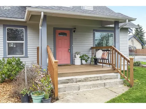 9704 SE Reedway Street Portland OR 97266