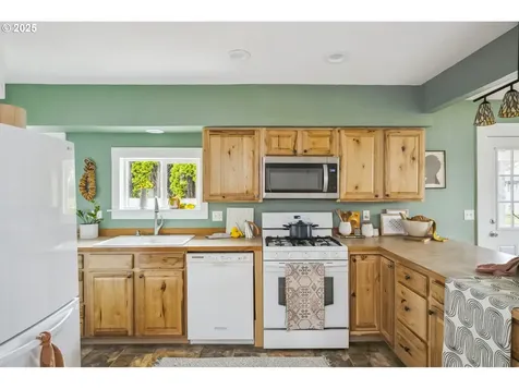 9704 SE Reedway Street Portland OR 97266