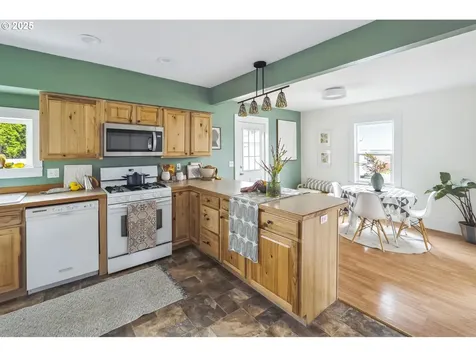 9704 SE Reedway Street Portland OR 97266