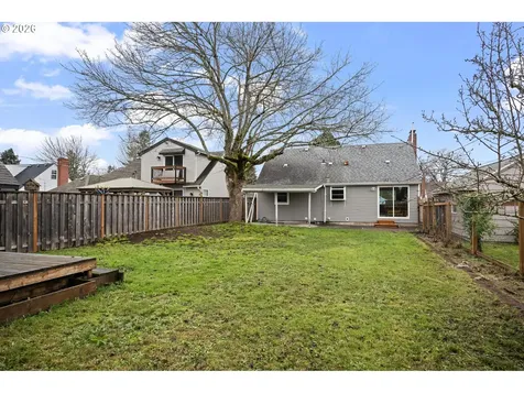 9006 SE Clay Street Portland OR 97216