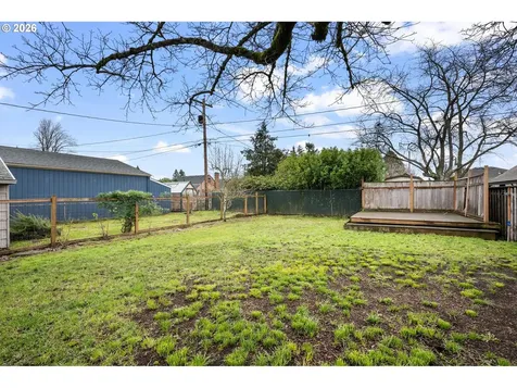 9006 SE Clay Street Portland OR 97216