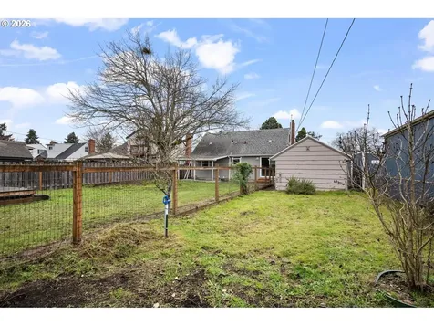 9006 SE Clay Street Portland OR 97216