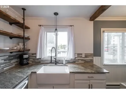 824 NE Macy Street Mcminnville OR 97128