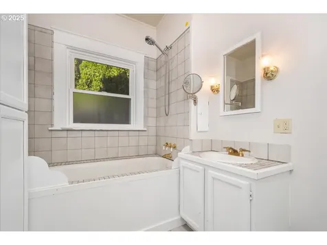 535 SE 53rd Avenue Portland OR 97215