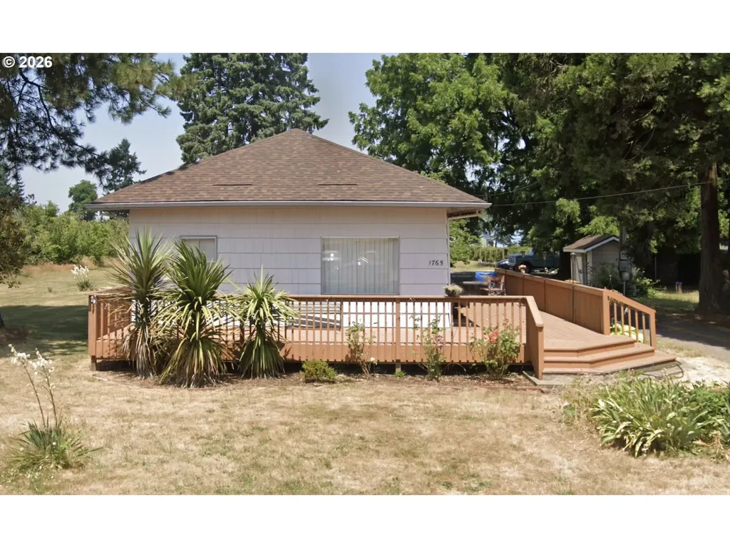 1765 E Lincoln Road Woodburn OR 97071