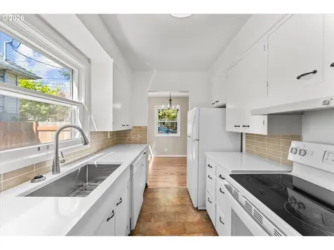 7820 SE Salmon Street Portland OR 97215