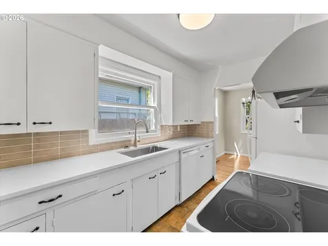 7820 SE Salmon Street Portland OR 97215