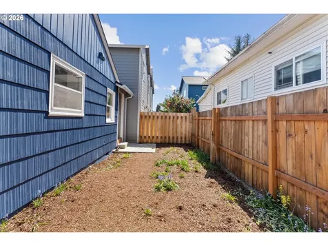 7820 SE Salmon Street Portland OR 97215