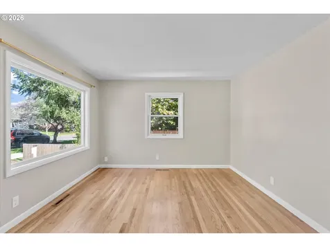 7820 SE Salmon Street Portland OR 97215