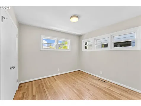 7820 SE Salmon Street Portland OR 97215