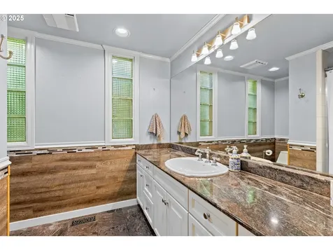 415 W Madrone Street Roseburg OR 97470