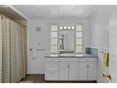 415 W Madrone Street Roseburg OR 97470