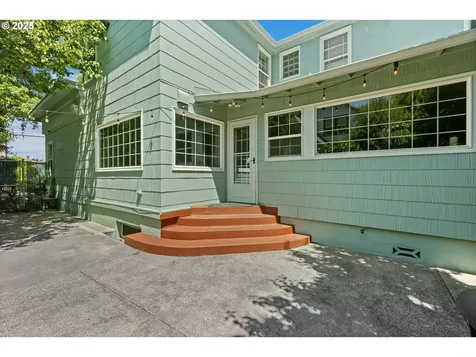 415 W Madrone Street Roseburg OR 97470
