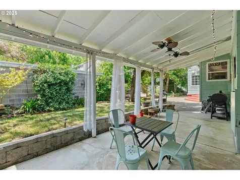 415 W Madrone Street Roseburg OR 97470