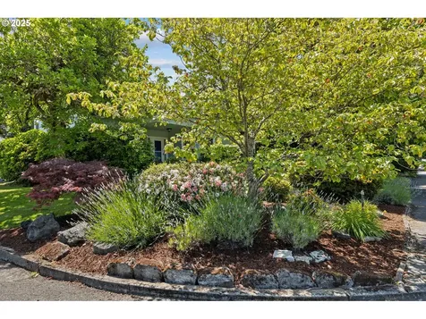 415 W Madrone Street Roseburg OR 97470