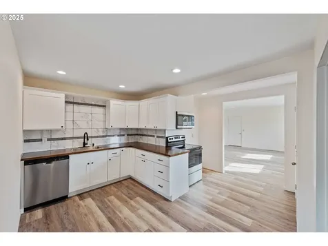 1655 Garfield Street North Bend OR 97459
